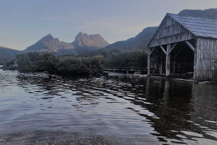 Dove Lake and Cradle Mountain at dusk