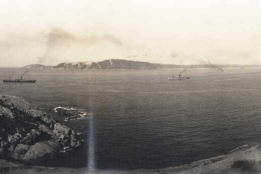 view of Australian and New Zealand troops departing Western Australia in 1914. 
