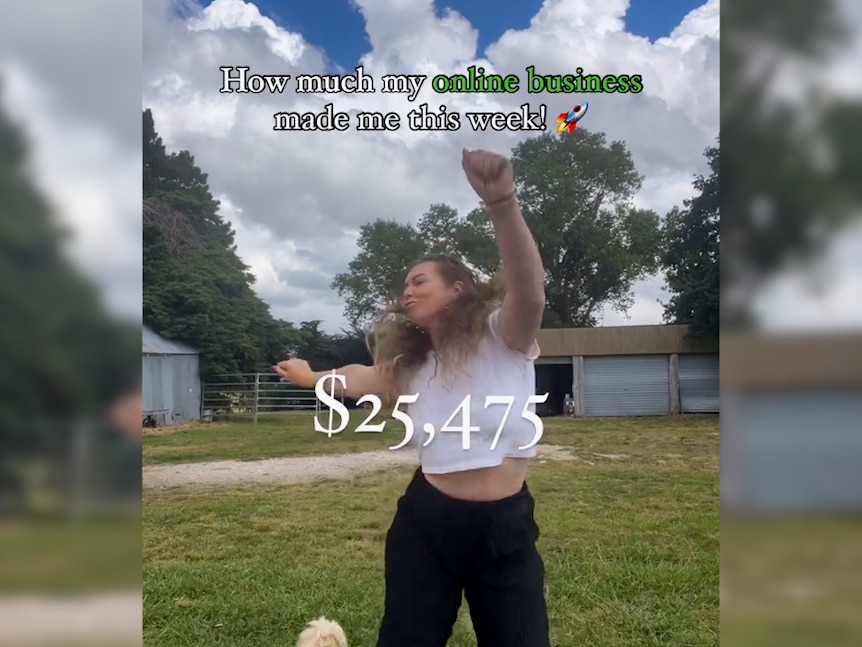 Kylie dancing with a graphic saying 'how much money my online business made in a week'.