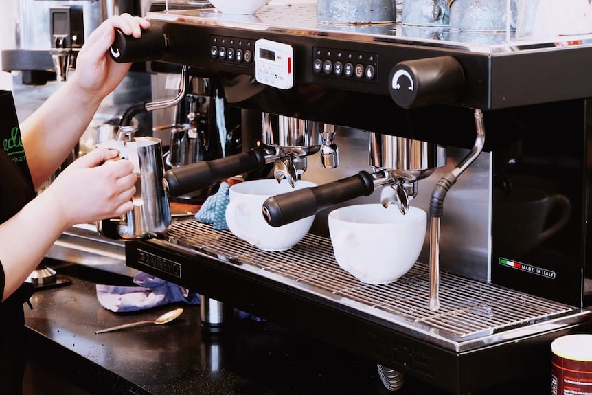 全球咖啡价格飙升，这意味着人们可能很快就要为一杯咖啡付出更多花销。