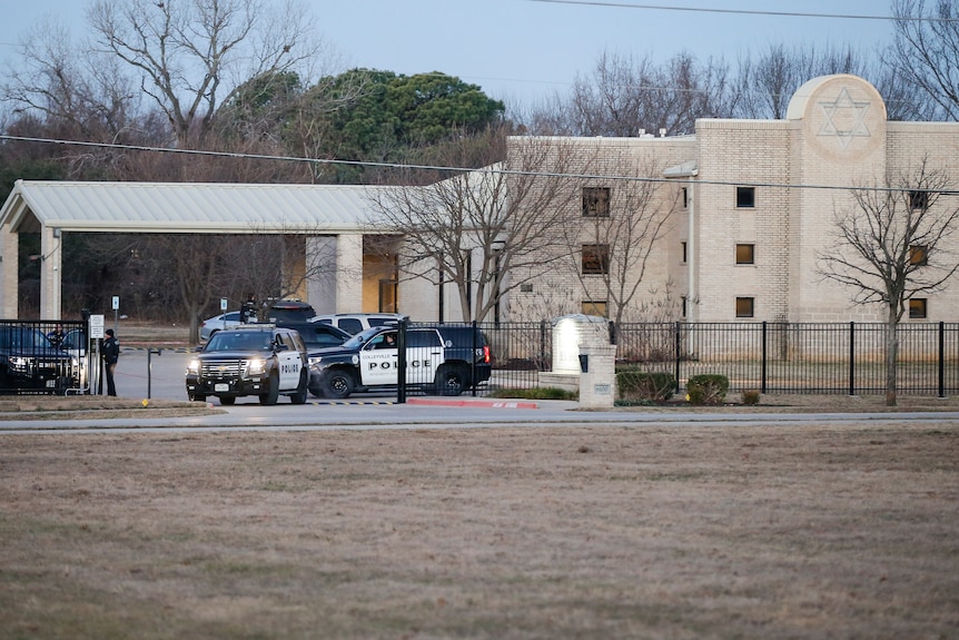 Police stand in front of the Congregation Beth Israel synagogue.