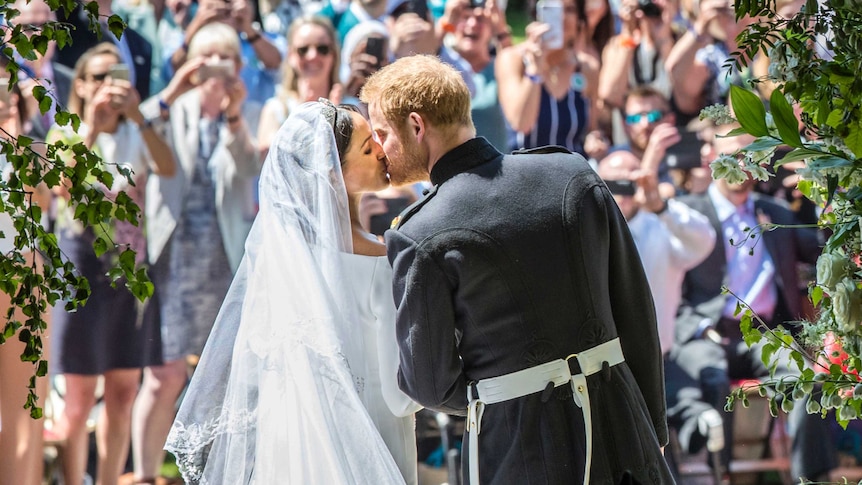 Meghan Markle and Prince Harry kiss on the steps of St George's Chapel