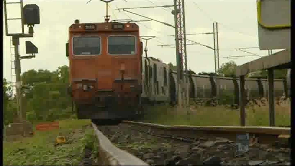 Queensland Rail split in two - ABC News