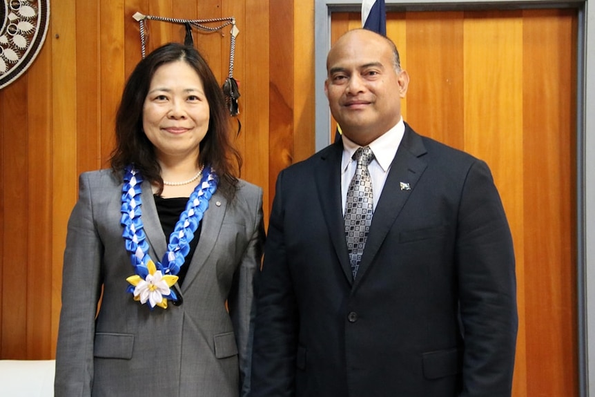 Bank of China's Globalisation Office Director Shi Wei stands next to Nauru president David Adeang. 