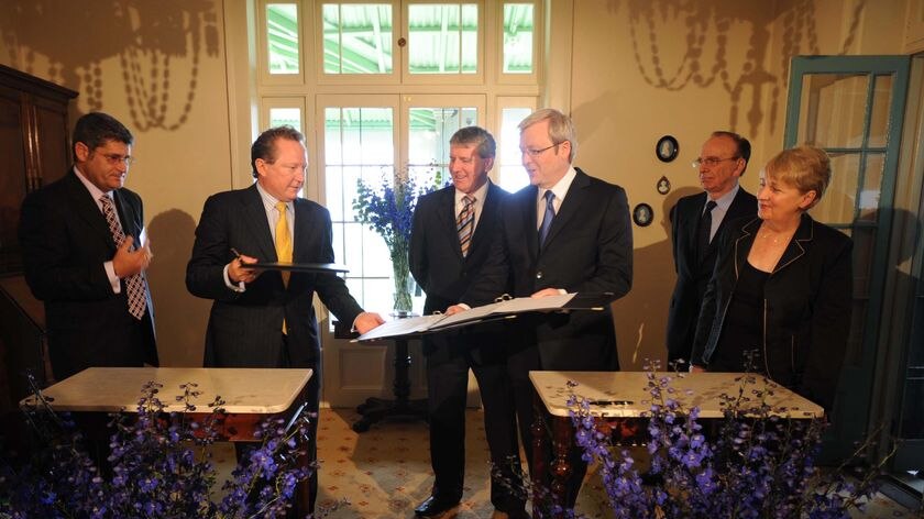 Andrew Forrest and Kevin Rudd at the signing of the Australian Employment Covenant