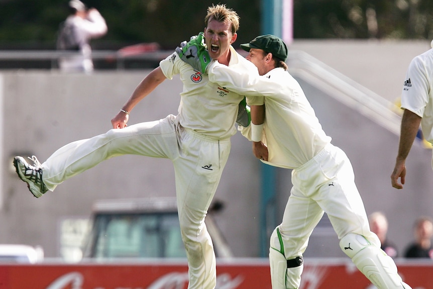 Australian cricketers Adam Gilchrist and Brett Lee celebrate a wicket