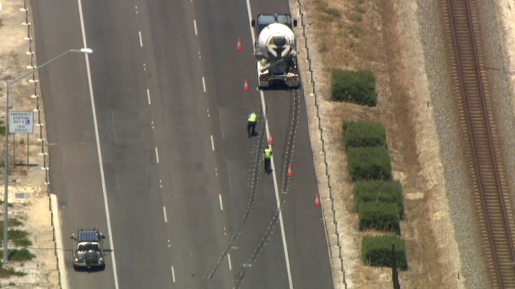 Kwinana Freeway reopened after man hit by concrete truck dies in Perth hospital ABC News