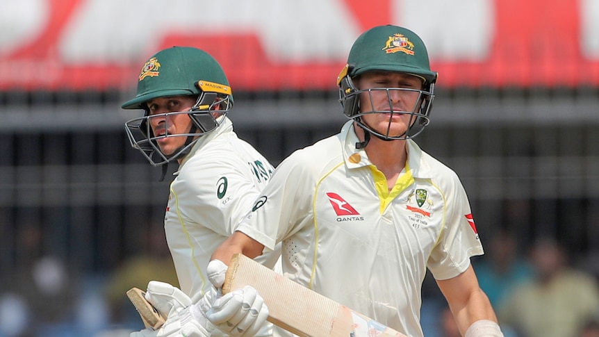 Marnus Labuschagne and Usman Khawaja run between the wickets