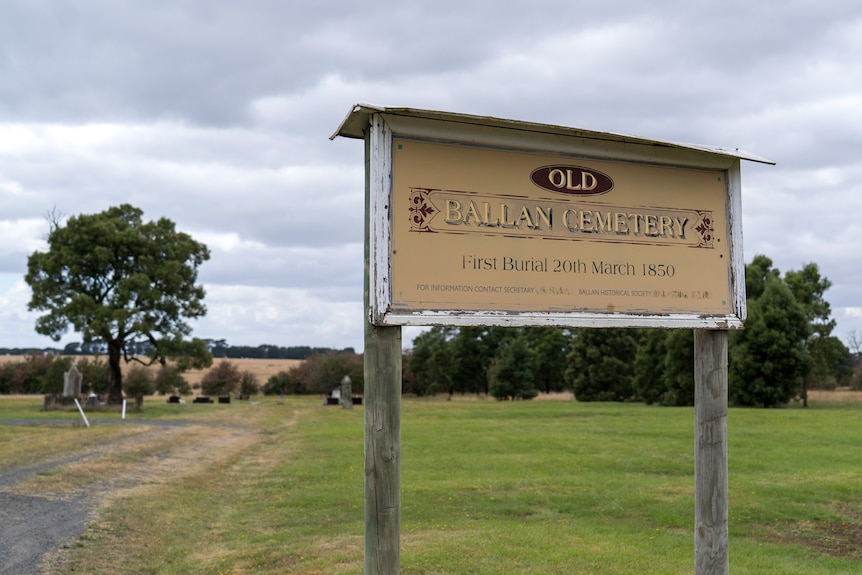 a sign saying 'Old Ballan Cemetery, first burial 1850'