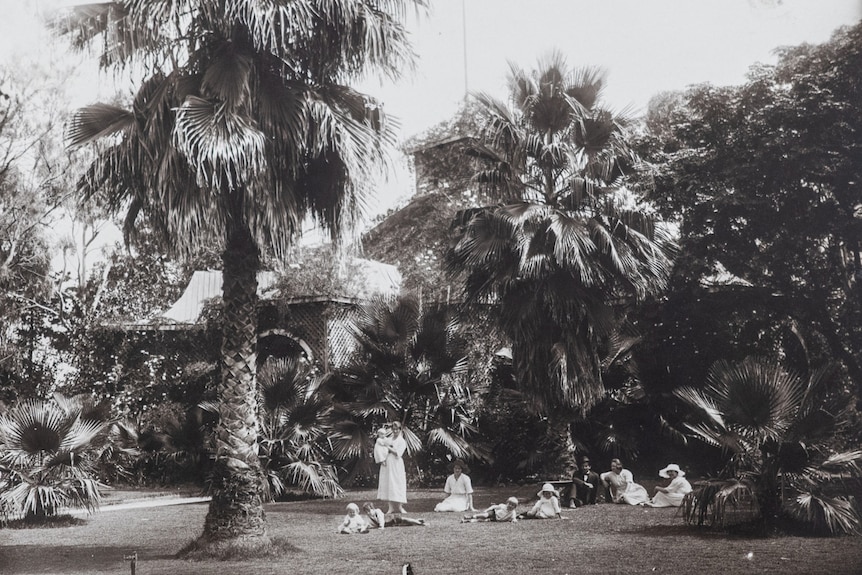Black and white image - Picnicking outside the shade house at Perth Zoo, 1923.