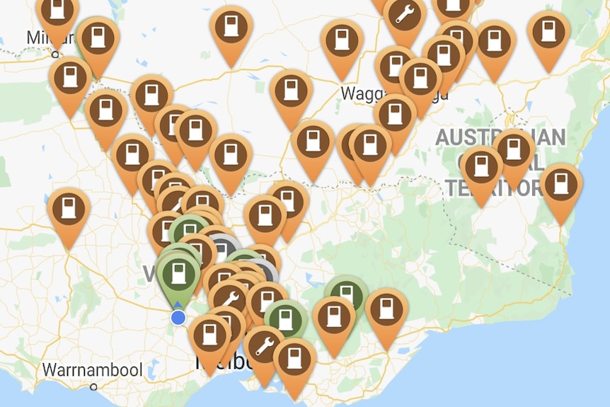 Una captura de pantalla muestra un mapa con puntos donde se encuentran las estaciones de carga.