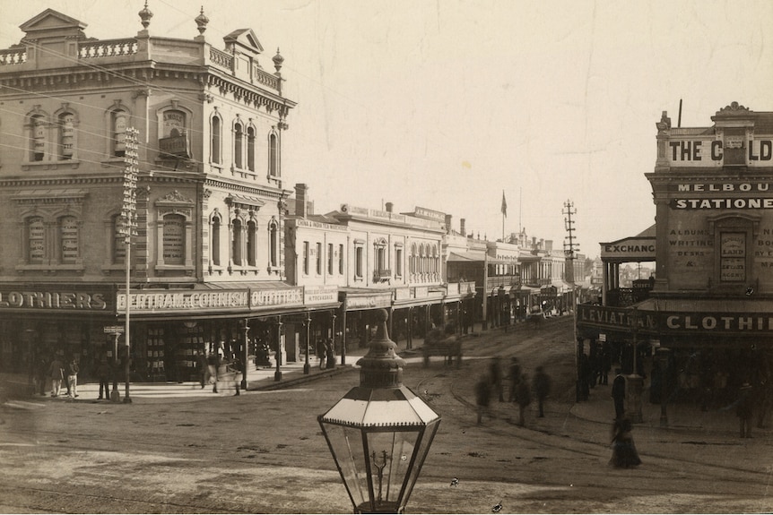 A gas street lamp on the intersection of Hindley and King William streets in 1885.
