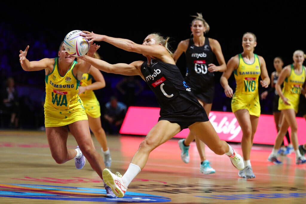 New Zealand Silver Ferns defeat Australian Diamonds in Netball World