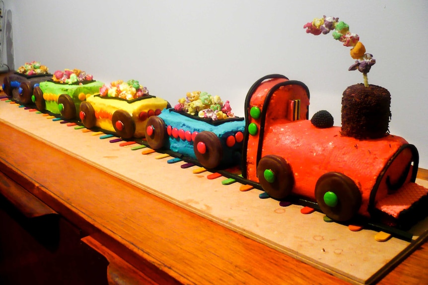 Train cake