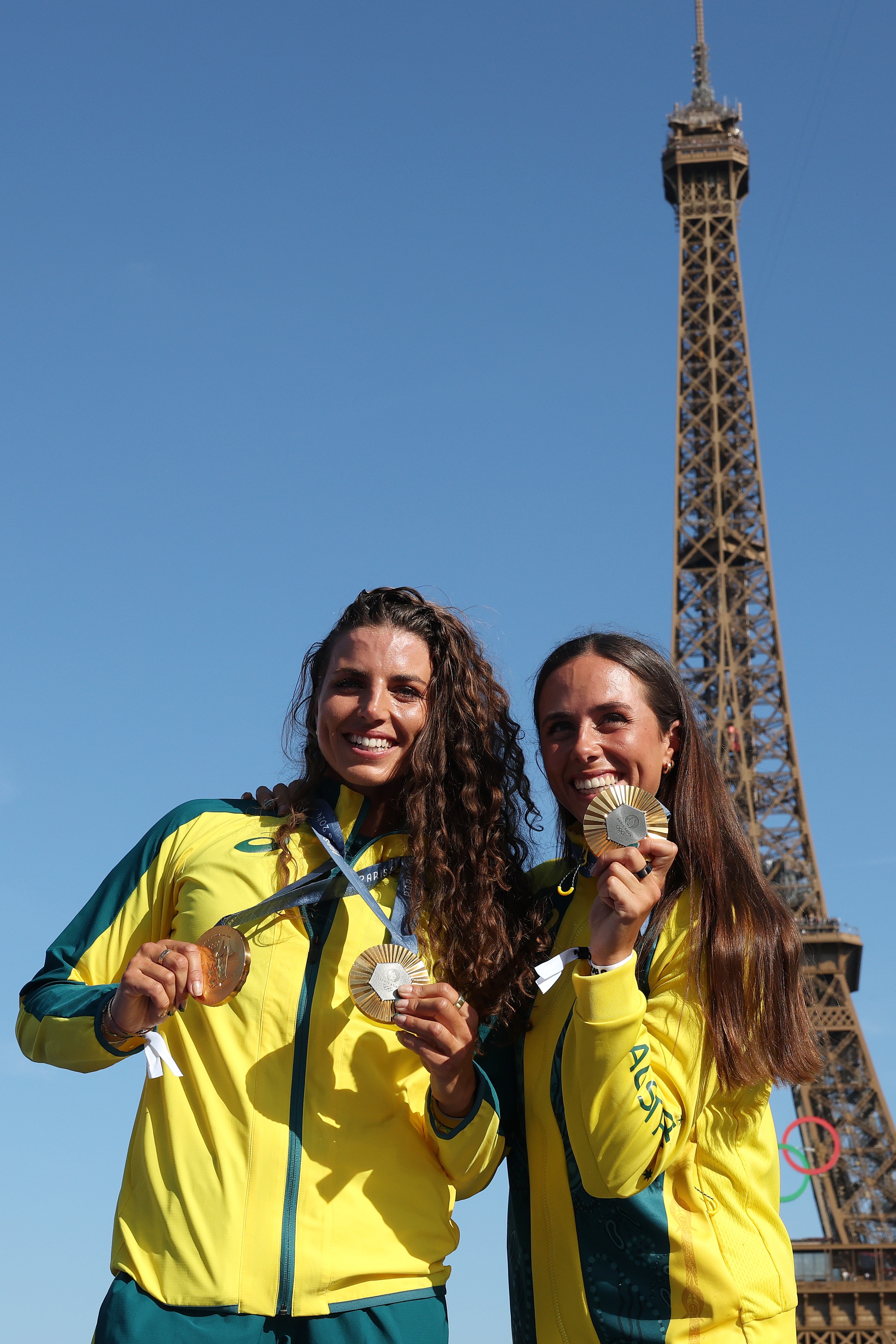 Fox sisters combine in 'dream team' for gold medals at World Championships
