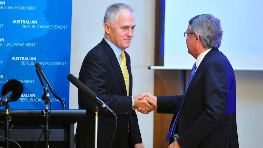 Malcolm Turnbull and Wayne Swan shake hands