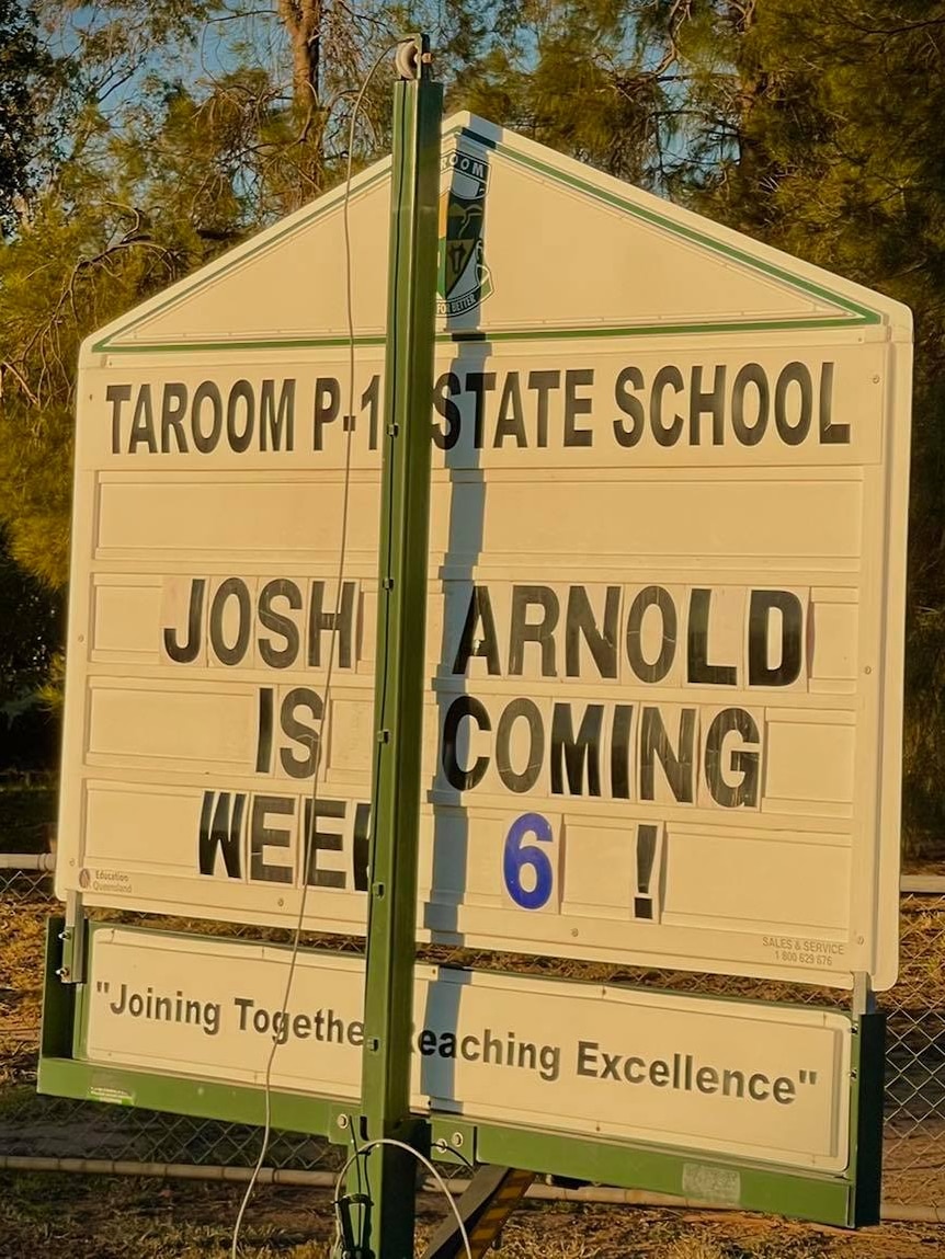 taroom sign saying that Josh Arnold is coming