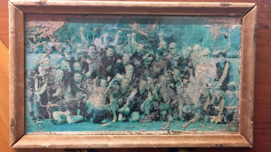The photo on the plaque of the Railton Football Club
