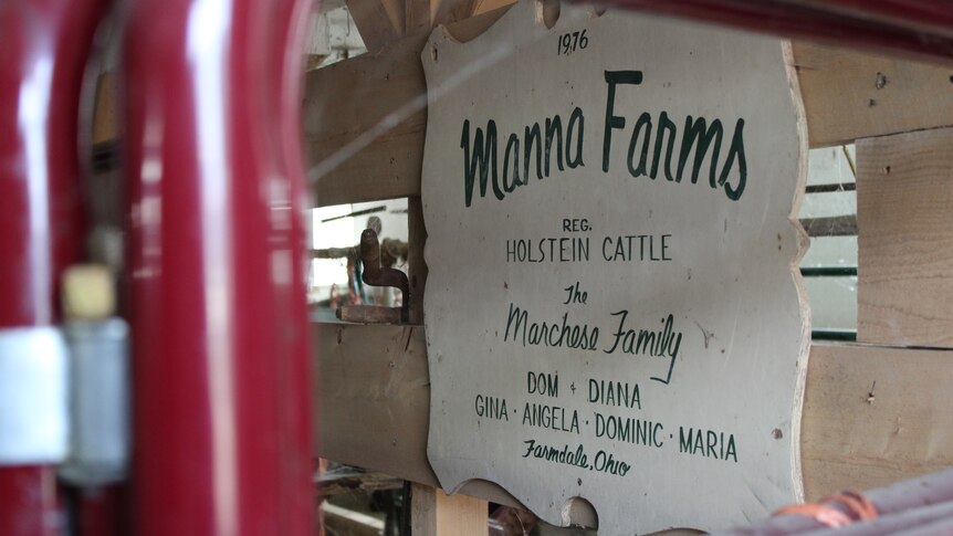 A sign saying Manna Farms.