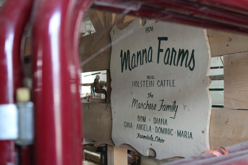 A sign saying Manna Farms.
