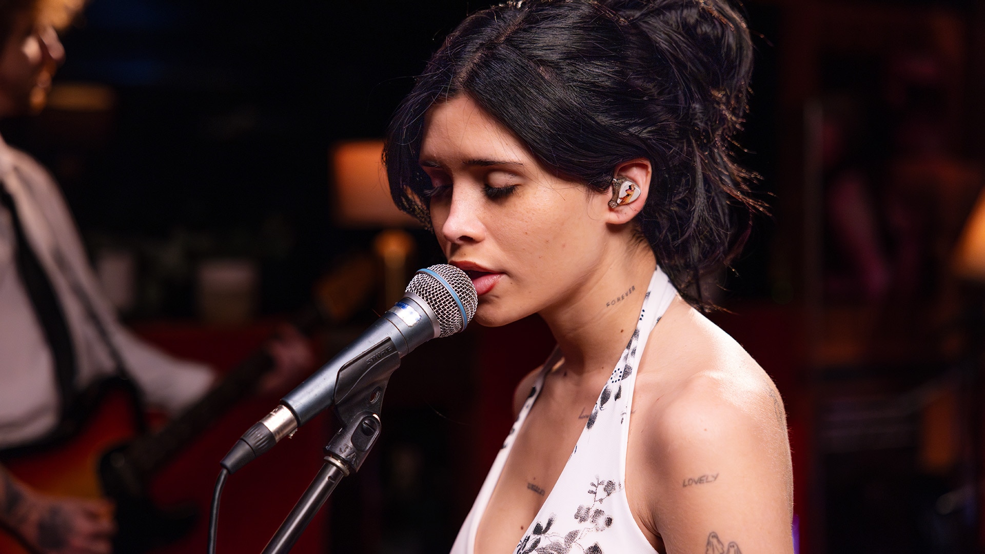 Nessa Barrett covers Dolly Parton's 'Jolene' for Like A Version