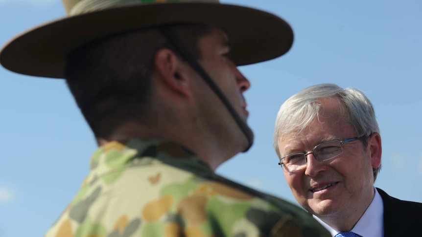 Kevin Rudd talks to a soldier at Robertson Barracks in Darwin