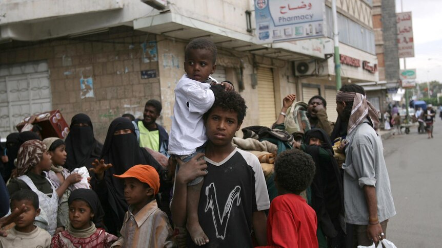 Yemeni families flee their homes