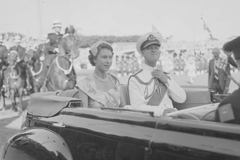 Queen Elizabeth II and Prince Philip arrive in Brisbane
