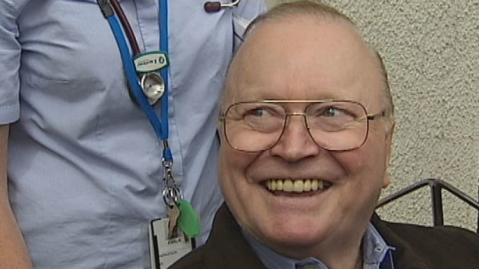 TV host Bert Newton leaves hospital
