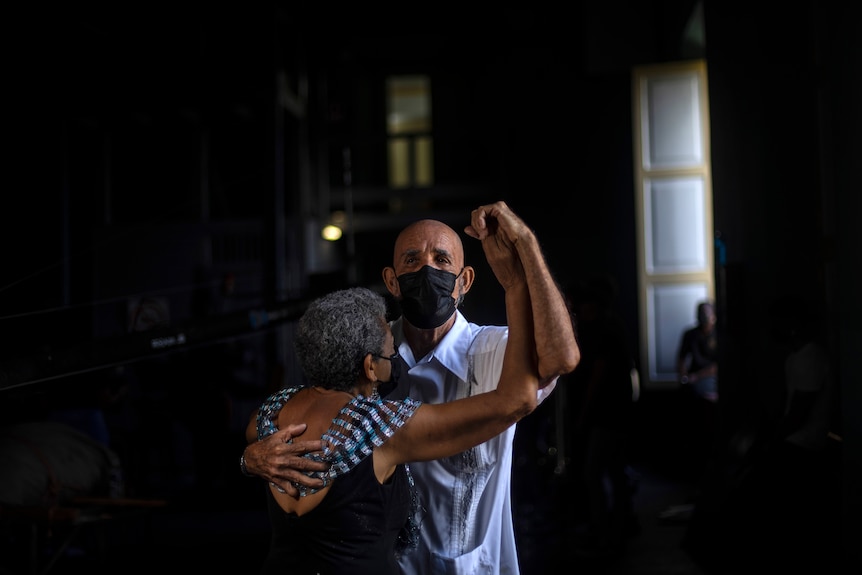 Husband and wife dance in Cuba.