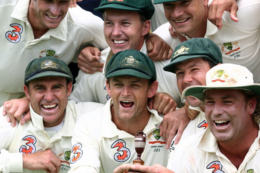 Australian men's 2006 Ashes Test team a replica Ashes Urn  