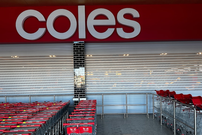 Image of Kalgoorlie's coles supermarket closed during the January 2024 blackout in town.