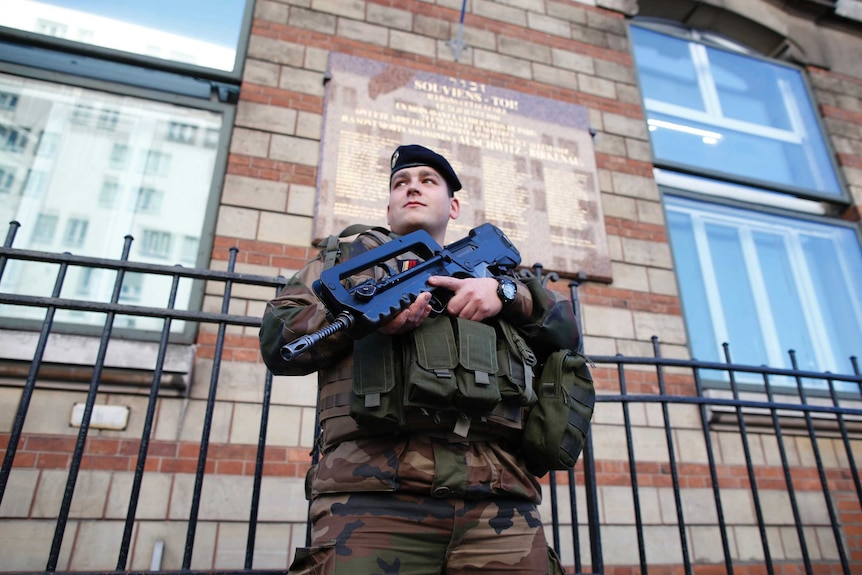 French soldier stands outside Jewish school in Paris