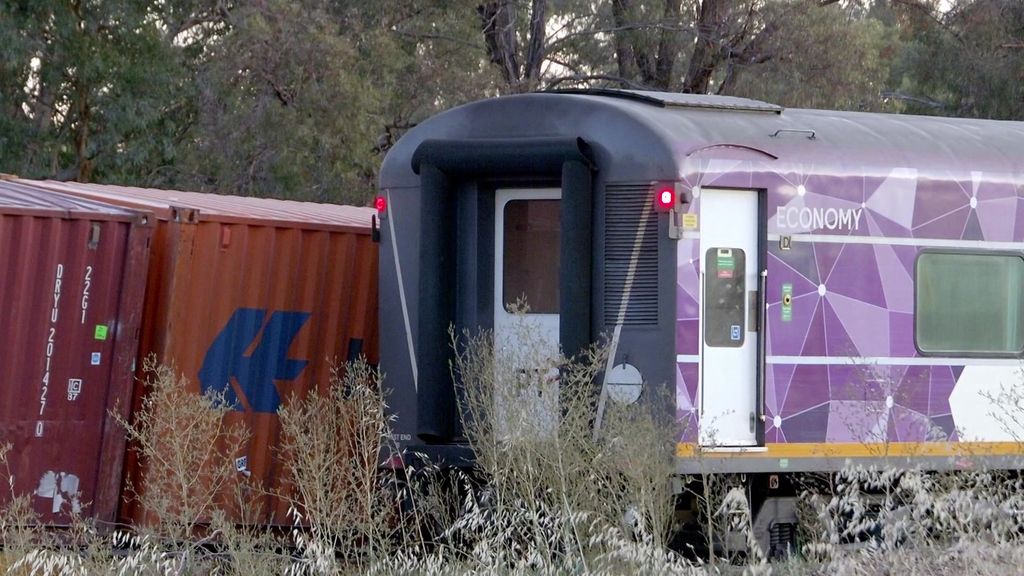 No-one injured after V-Line train hits decoupled wagon - ABC News