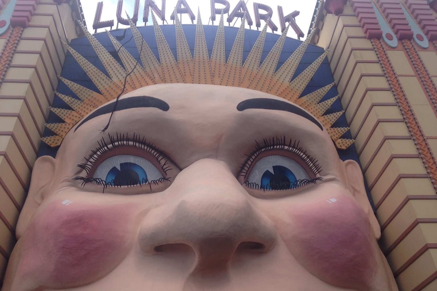 Crane cable hangs from Luna Park face