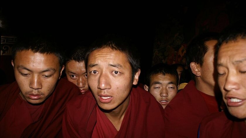 Tibetan monks defy protest ban