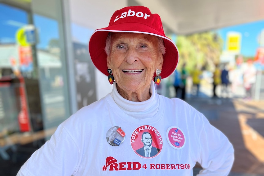 Woman wears Labor hat and vote for Gordon tshirt beaming with a smile