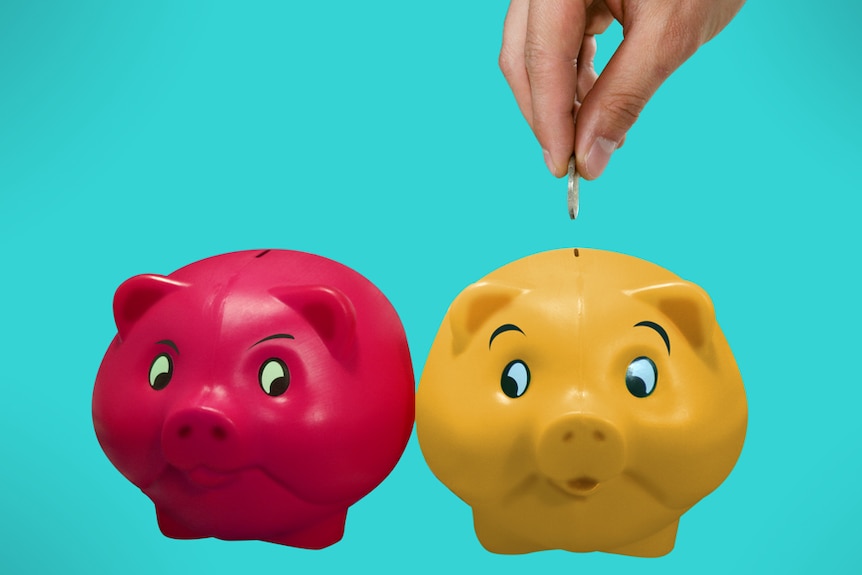 Two piggy banks with a hand feeding a coin into one, illustrating our tips to changing banks and a creating new account.