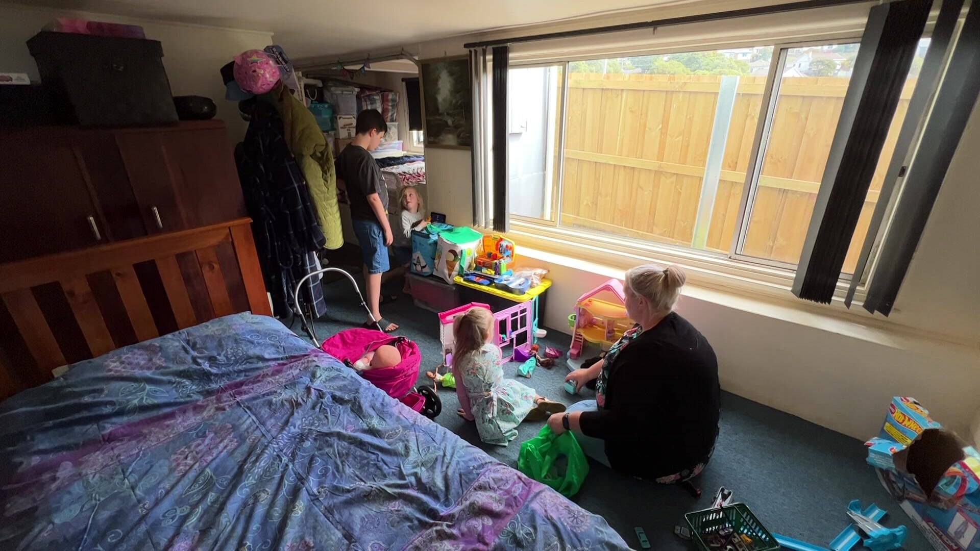 Mother of four stuck without a home amid Tasmanian housing crisis - Vimarsana News