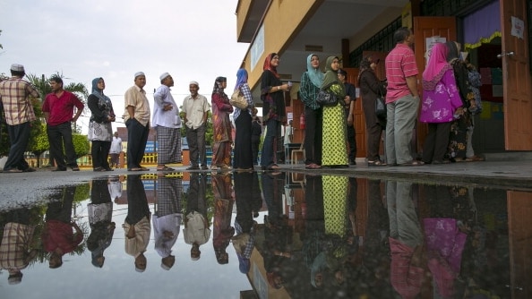 Malaysians stand in line to vote at a polling station in Penanti on May 5, 2013.