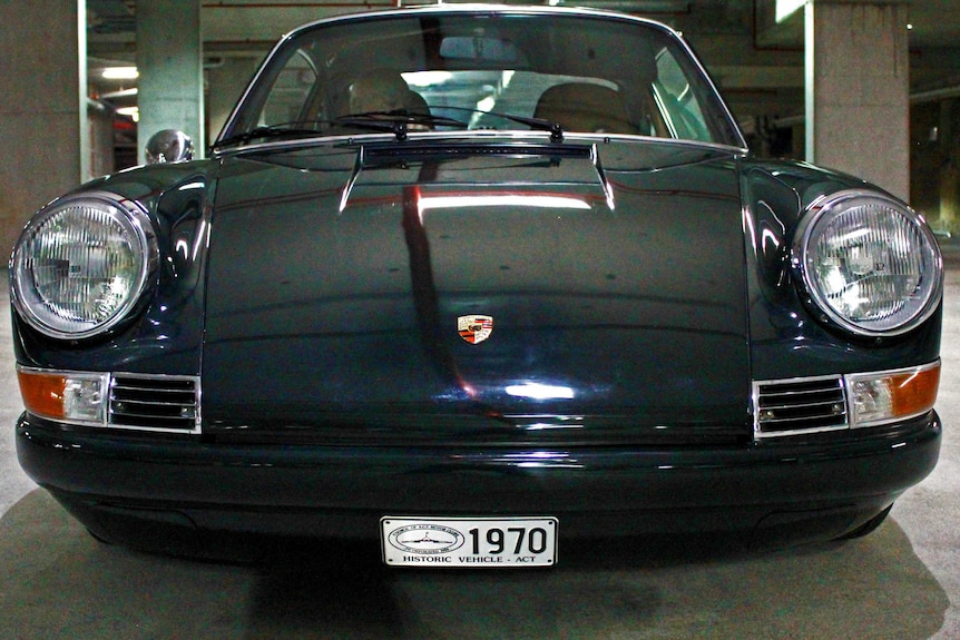 The front of the 1970 911.