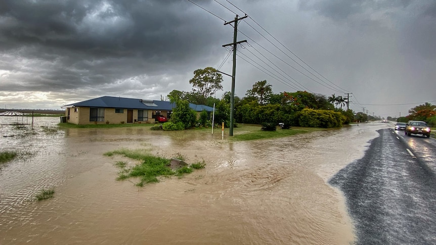  flash flooding at Moore Park Beach