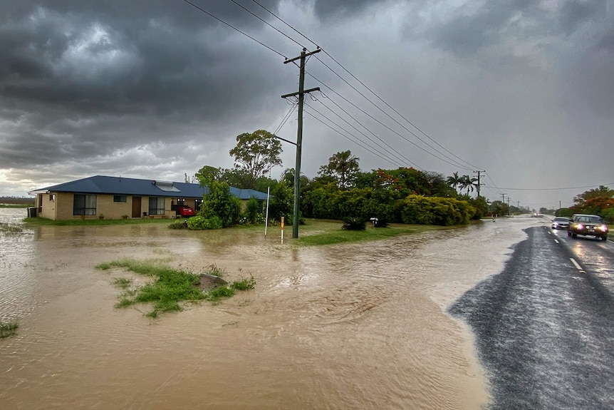  flash flooding at Moore Park Beach