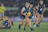 Lauren Arnell playing for Carlton in the AFLW.