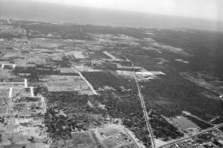 Aerial shot over Wanneroo Road, Balga and Balcatta shows the area in 1967.