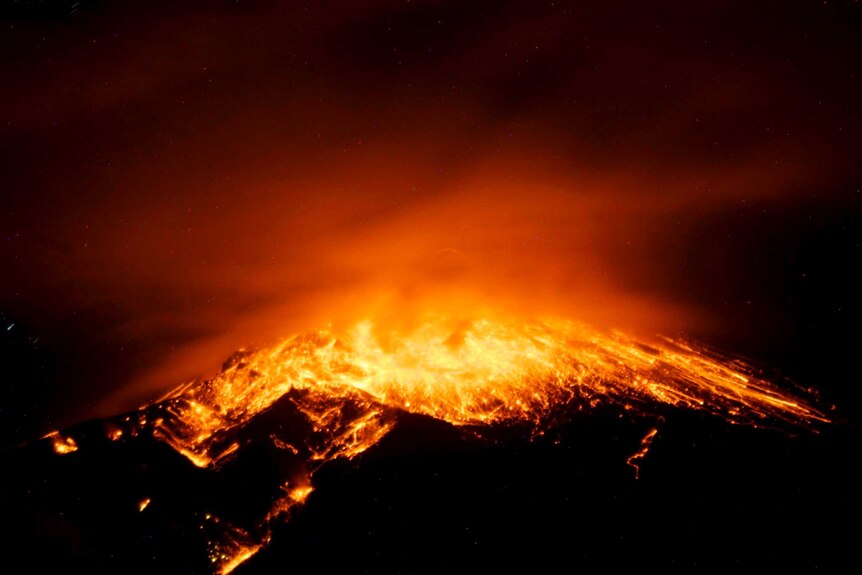 The Tungurahua volcano erupts.