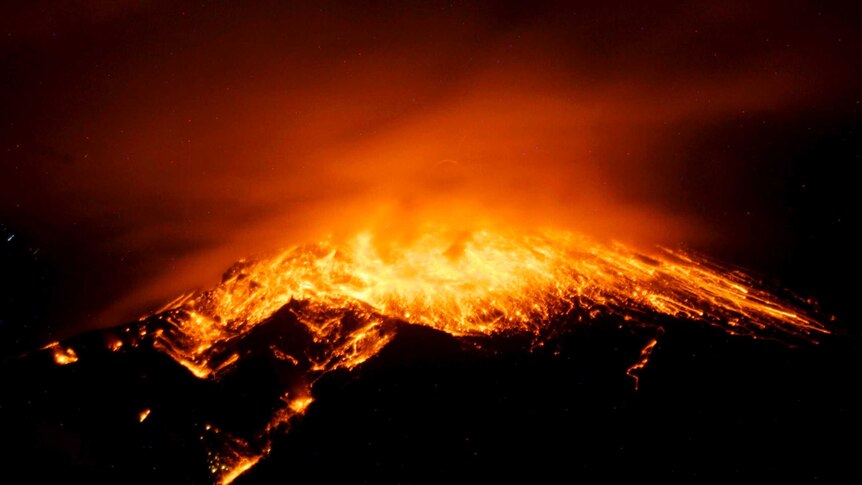 The Tungurahua volcano erupts.
