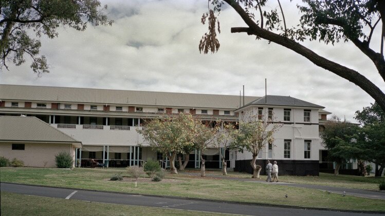 Sunset Hospital (formerly Sunset Old Men's Home), Birdwood Parade, Dalkeith, July 1984 by Betty Smith.