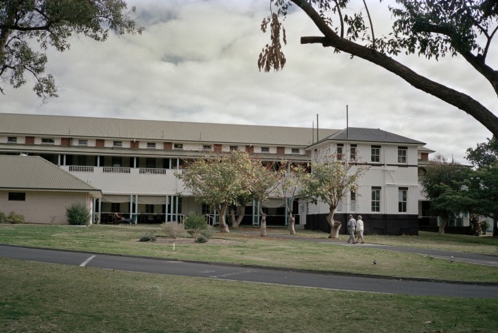 Sunset Hospital (formerly Sunset Old Men's Home), Birdwood Parade, Dalkeith, July 1984 by Betty Smith.