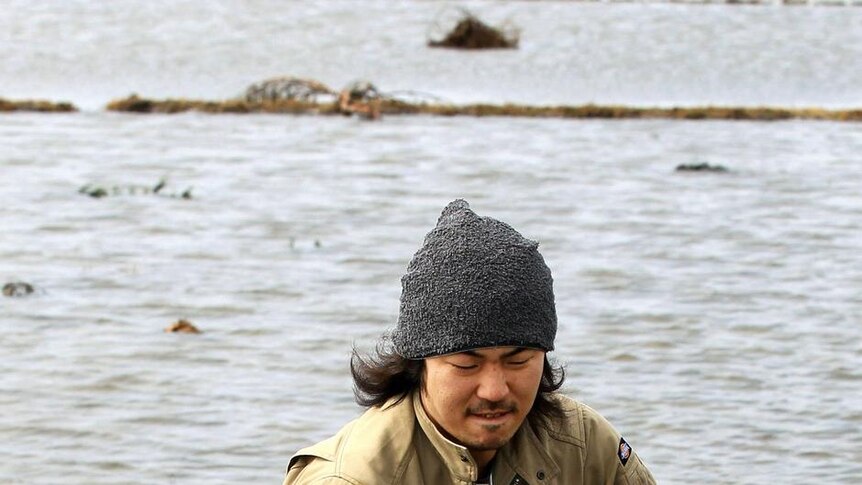 Japanese pet shop owner rescues a porpoise